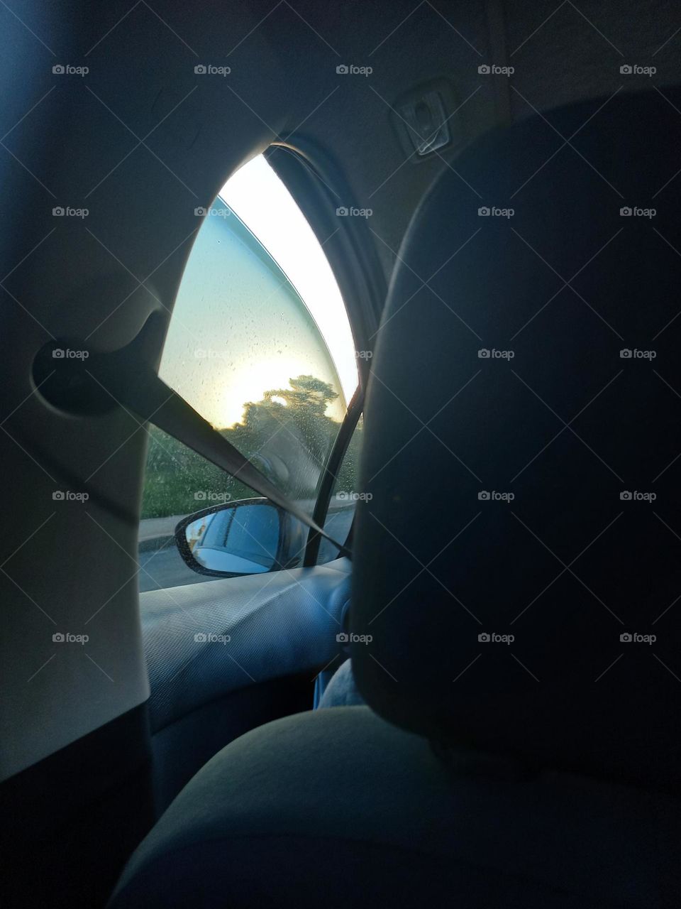 Ajustando o retrovisor! O espelho retrovisor, é um item essencial e obrigatório  para todos os veículos. E, deve ser ajustado corretamente antes mesmo do motorista iniciar a condução