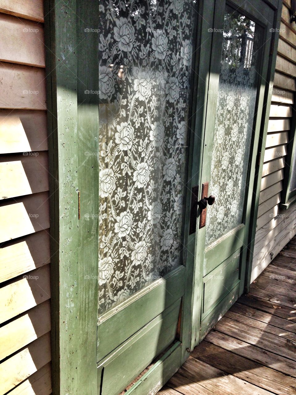 Door to the past. Antique doors at six
Flags