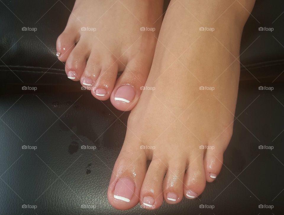 foot french manicure 