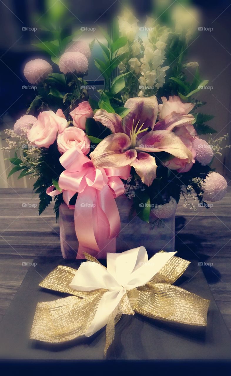 Flower arrangement and gift box