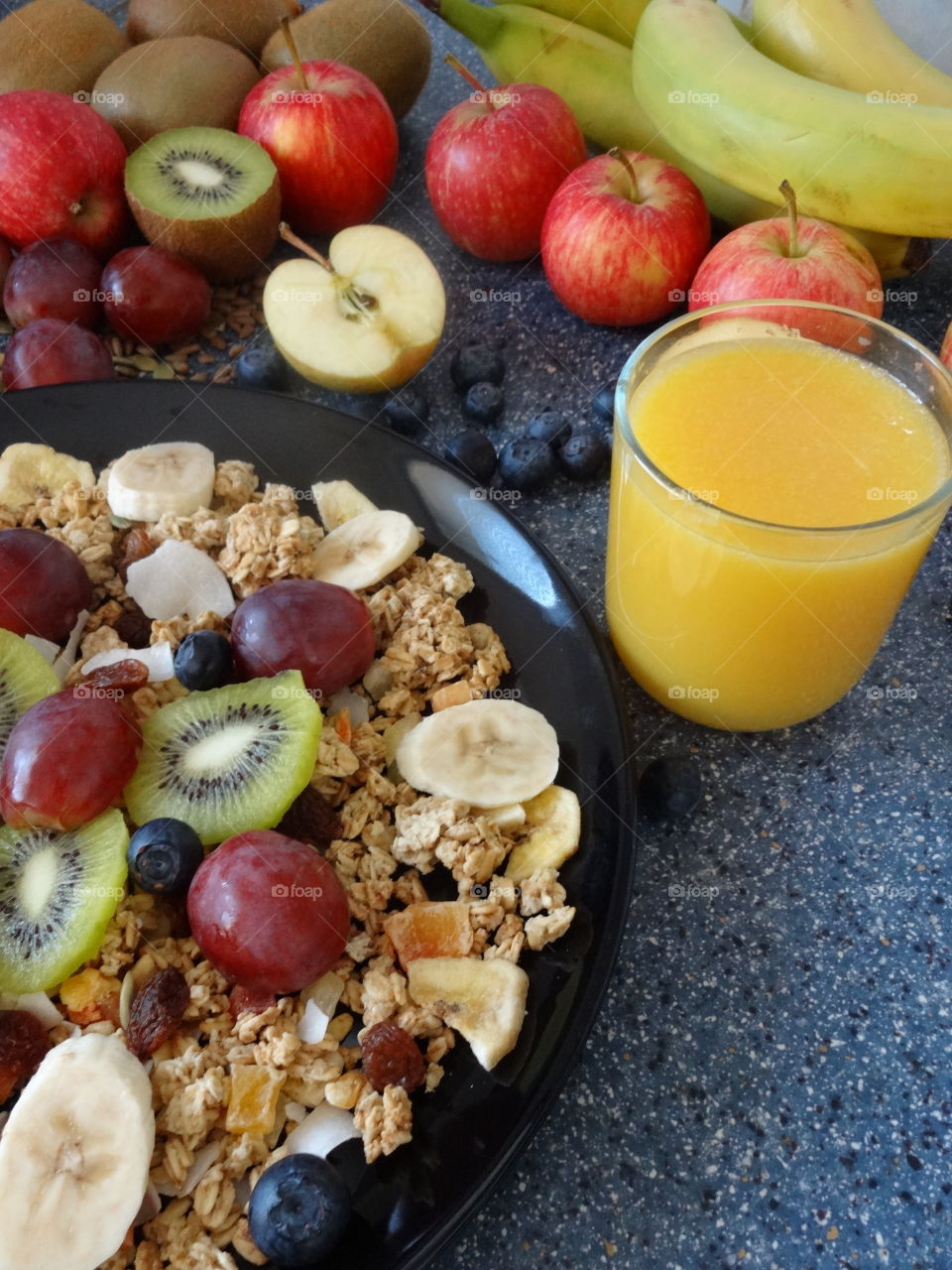 breakfast. healthy blend of crunchy oat clusters with fresh fruits