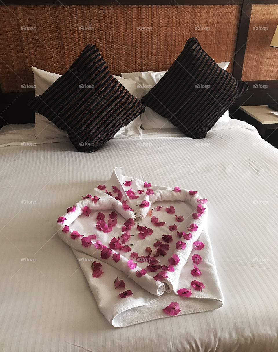 Heart from towels with petals 