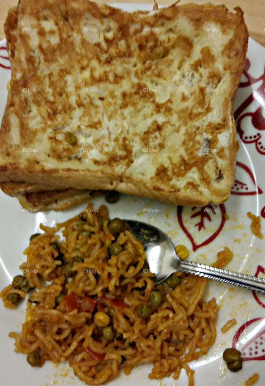 #brunch #homemade
egg bread.. and home made noodle fry.