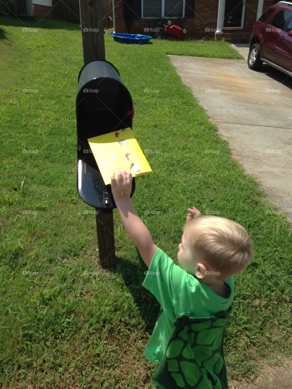 Mailbox. Learning to how to mail letters 