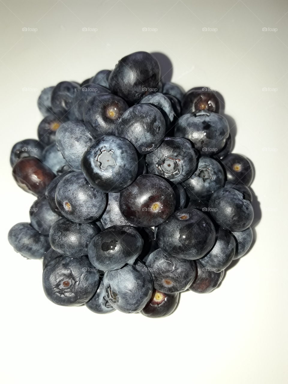 Blueberries contain a plant compound called anthocyanin. Blueberries can help heart health, bone strength, skin health, blood pressure, diabetes management, cancer prevention and mental health.