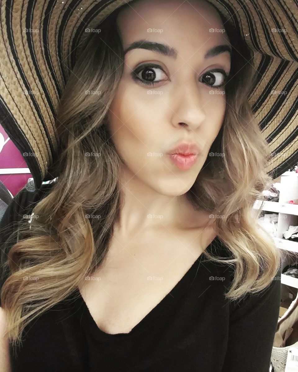who doesn't love trying on big Sun hats after a day at the hair salon?!