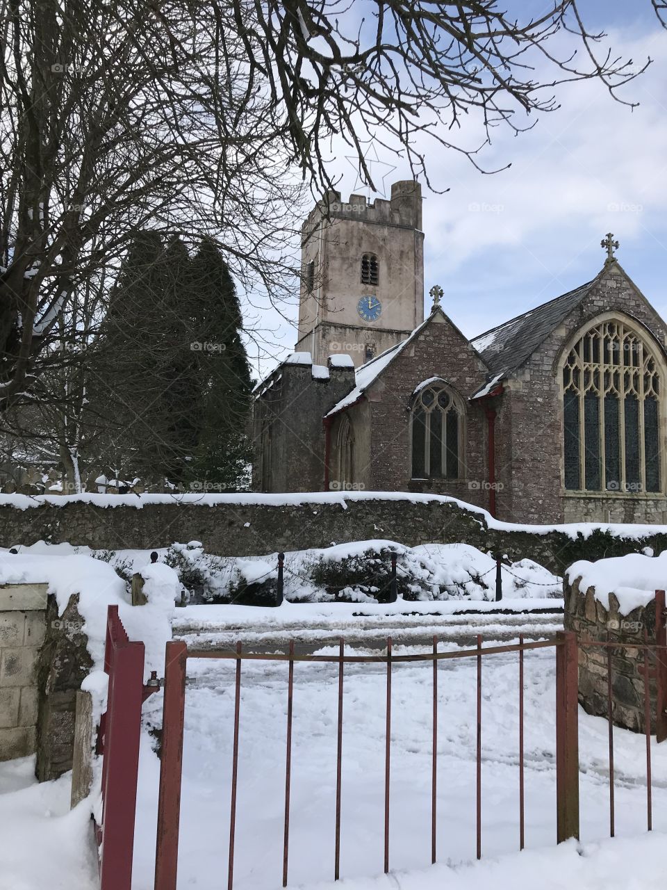 Kingskerswell Church in Devon looking crisp and fine in its snowy format.