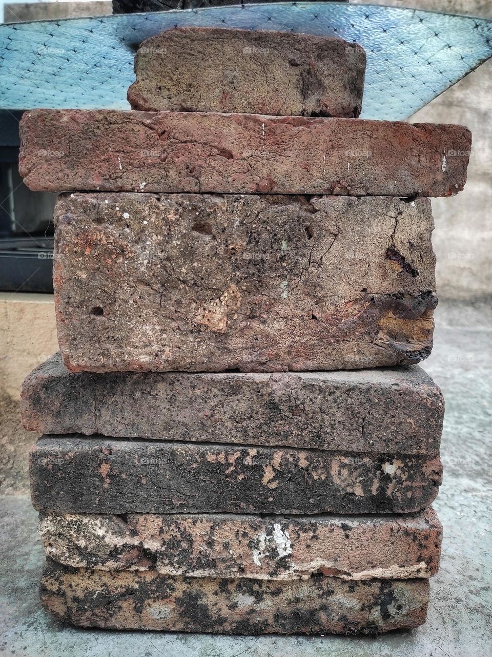 rectangular bricks queue.