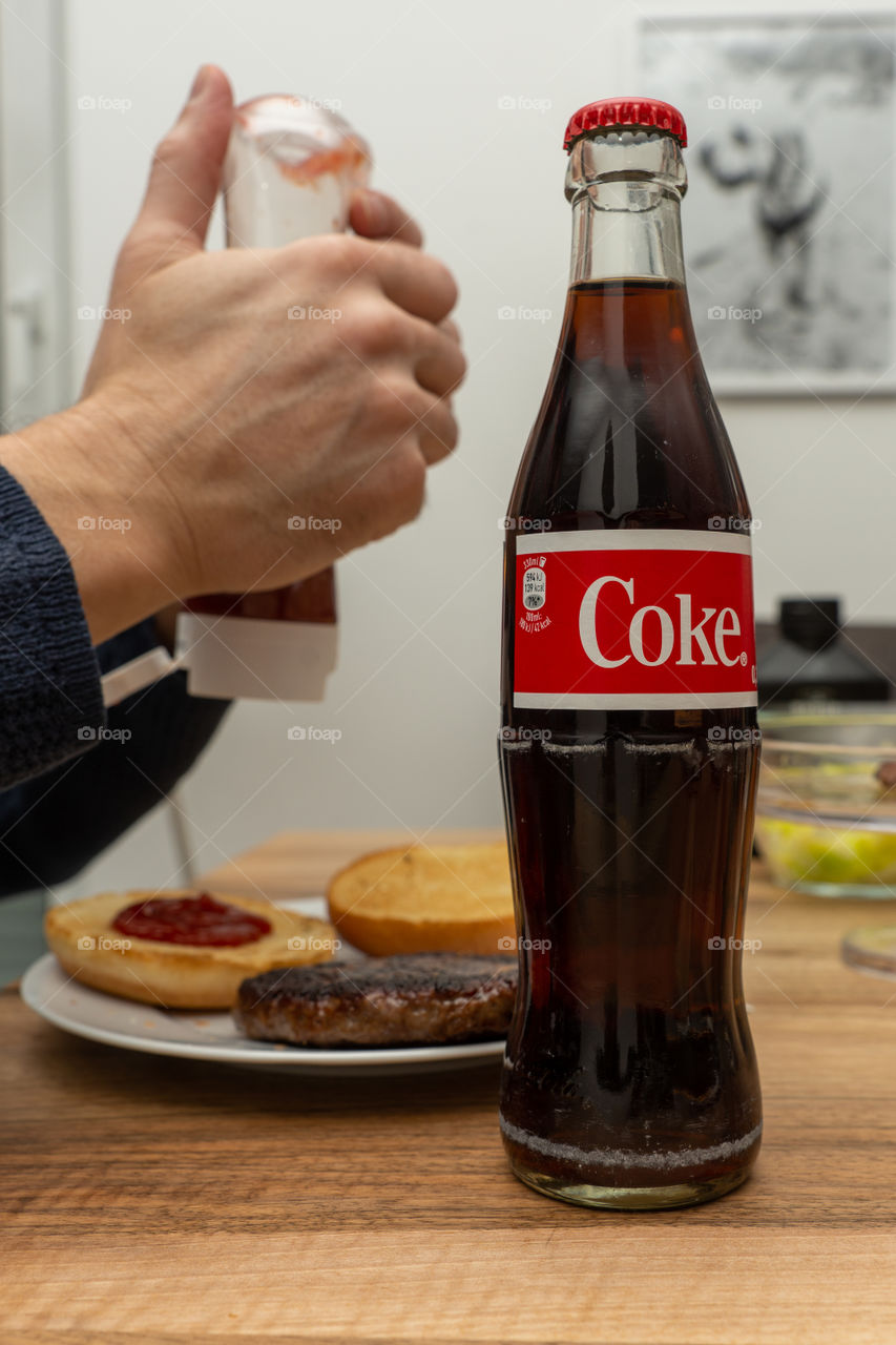 Coca Cola eating burger