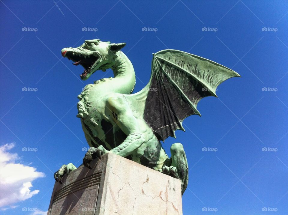 Dragon statue