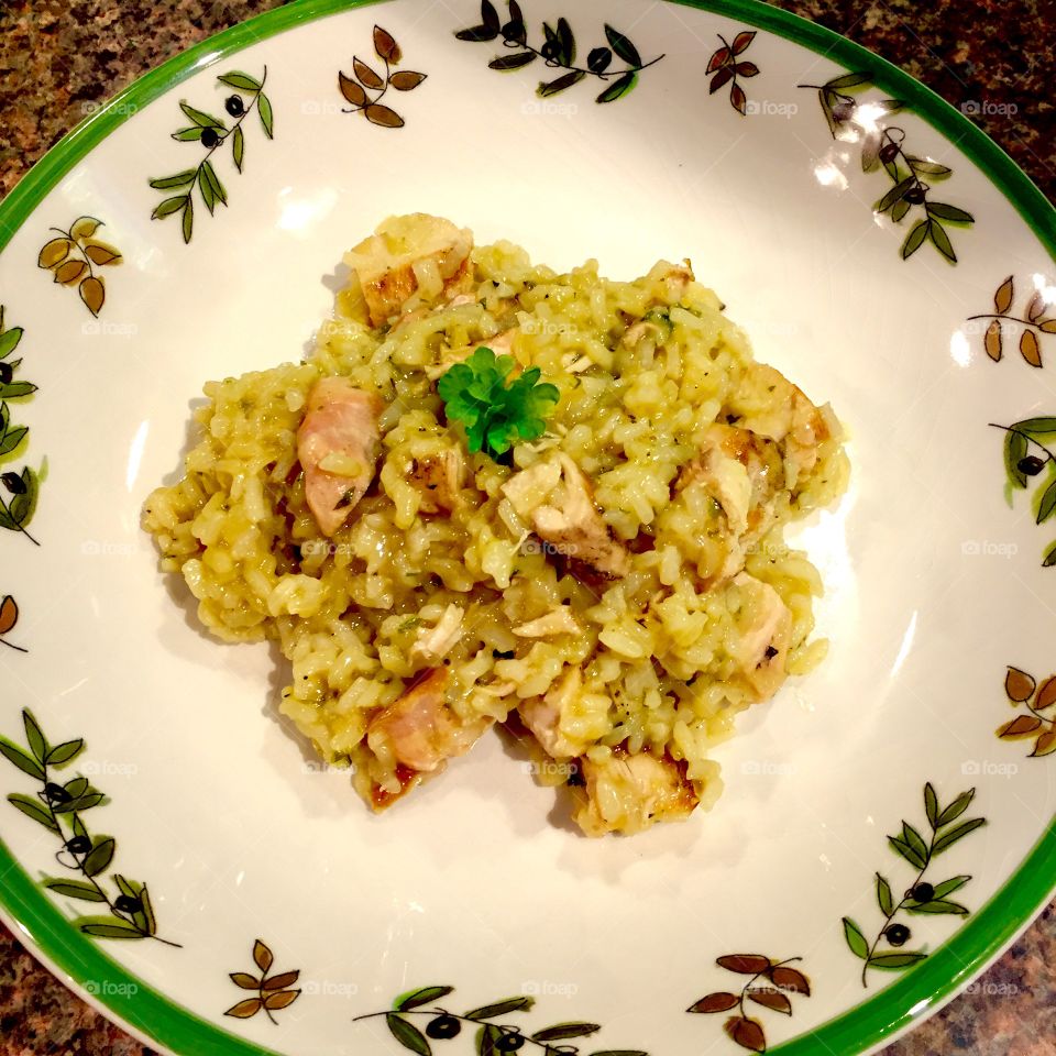 Traditional italian risotto with chicken, parmesan and white wine.