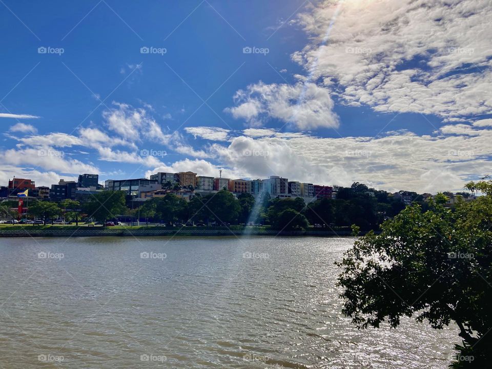 A beleza do amanhecer no Lago do Taboão, em Bragança Paulista. 
Clique das 08h, com os raios do sol deixando seu registro.
📸
#FOTOGRAFIAéNOSSOhobby
#lago #lake #nuvens #clouds #inspiration 