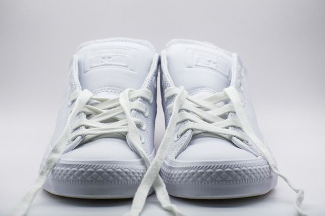 I always bring me a white shoes on my travel adventures!