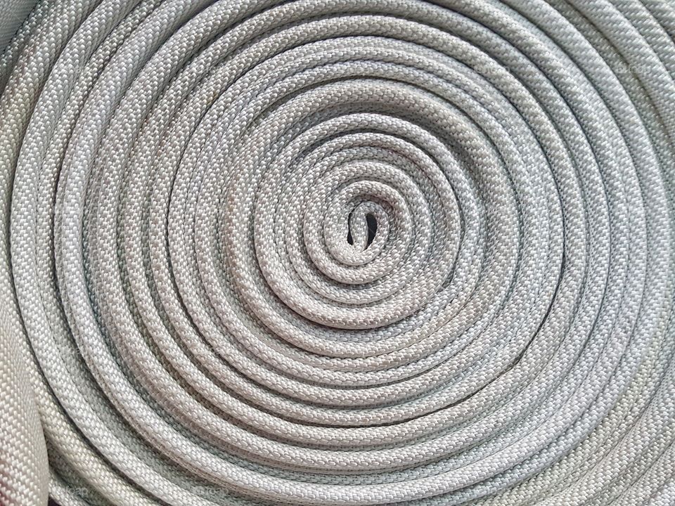 white rope roll round