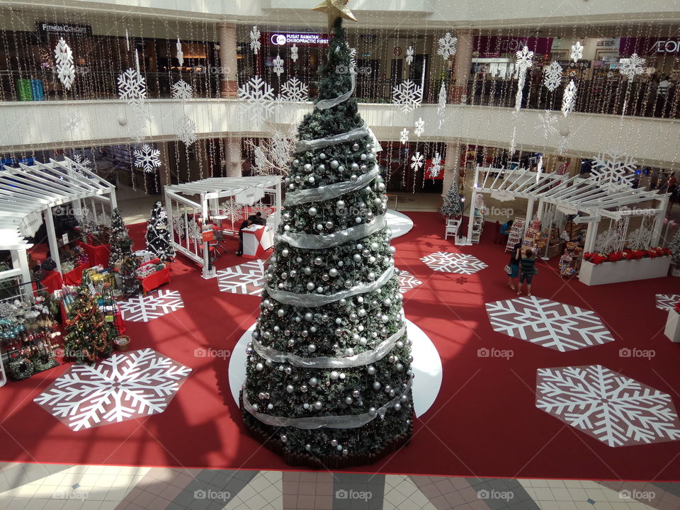 White snow Christmas tree