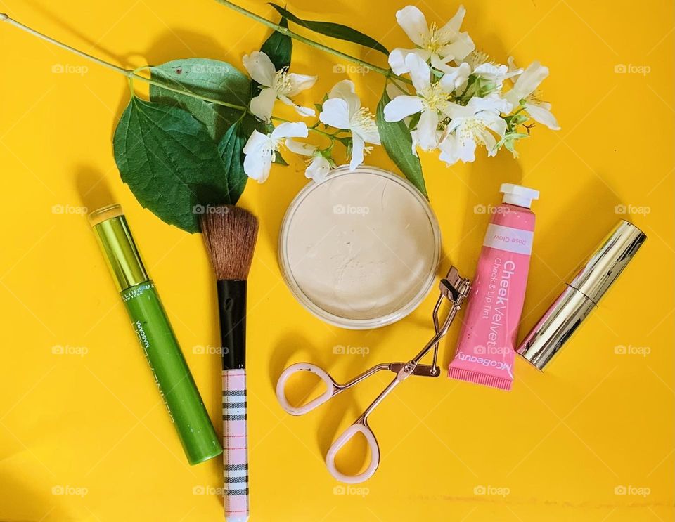 
“For beautiful eyes, look for the good in others; for beautiful lips, speak only words of kindness; and for poise, walk with the knowledge that you are never alone.”
― Audrey Hepburn