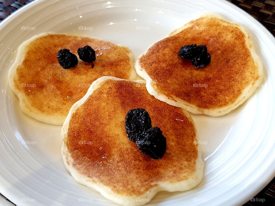 A plate of pancakes
