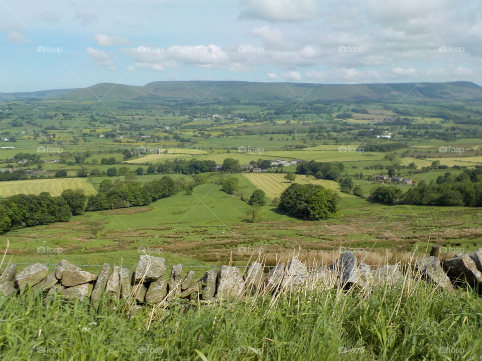 Those stone walls and fields 😍