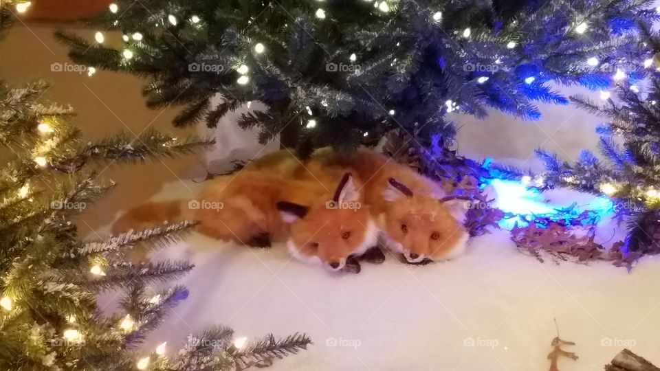 two foxes made of straw in a winter scene