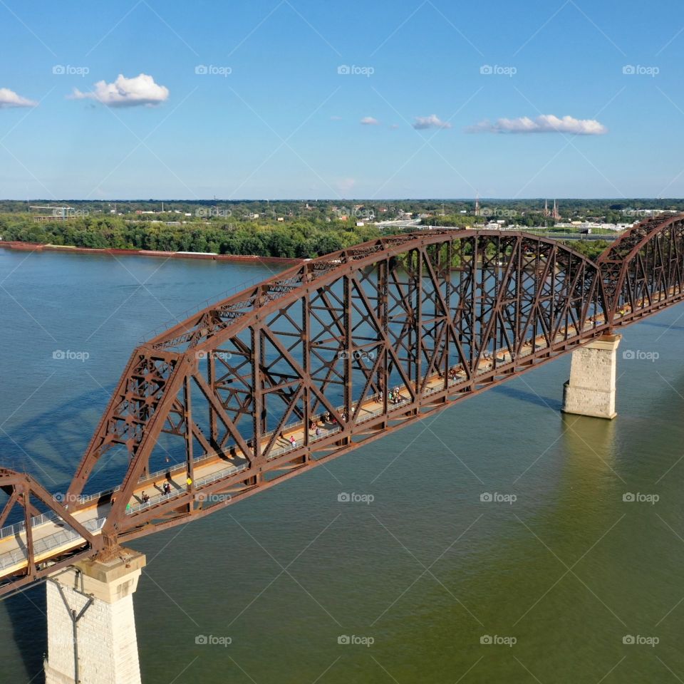 Pedestrian bridge from Indiana to Kentucky