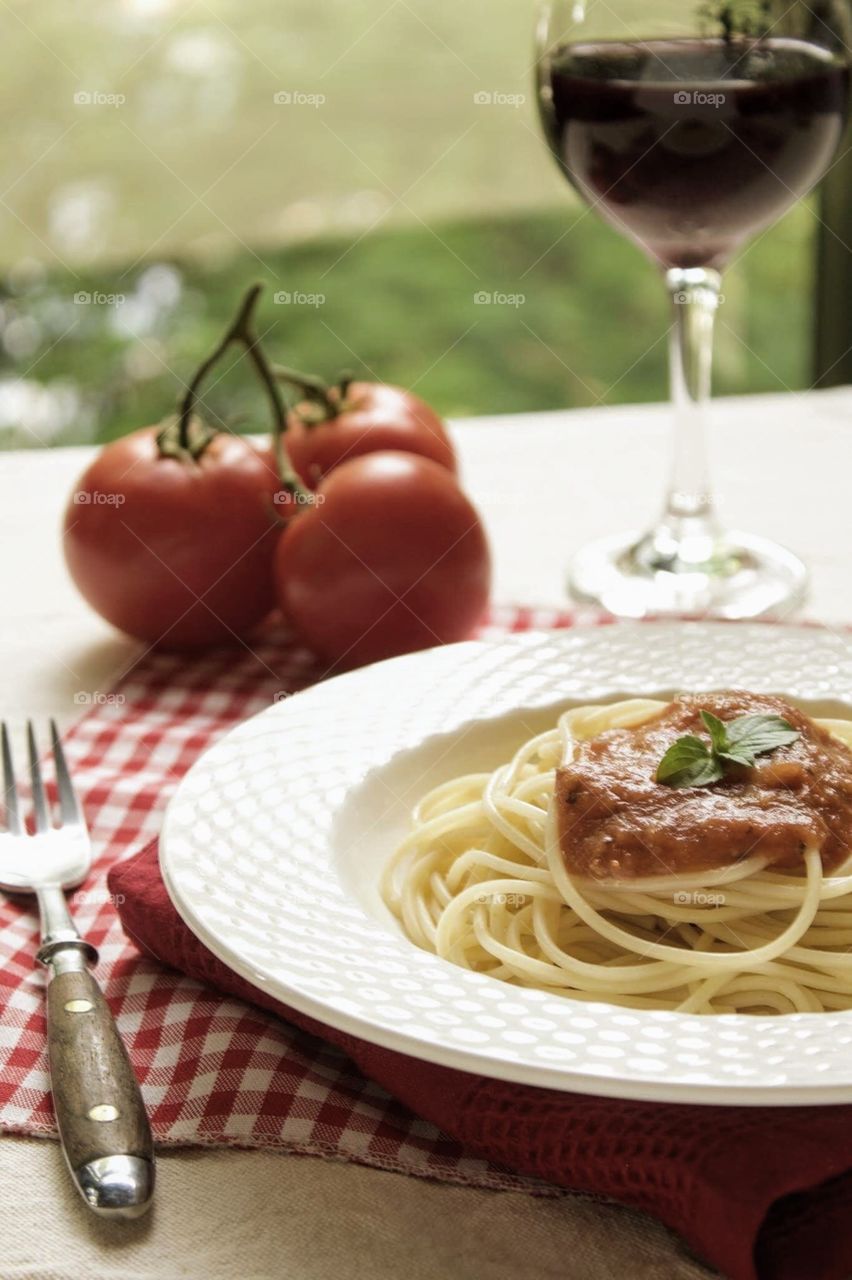 Spaghetti with tomato sauce