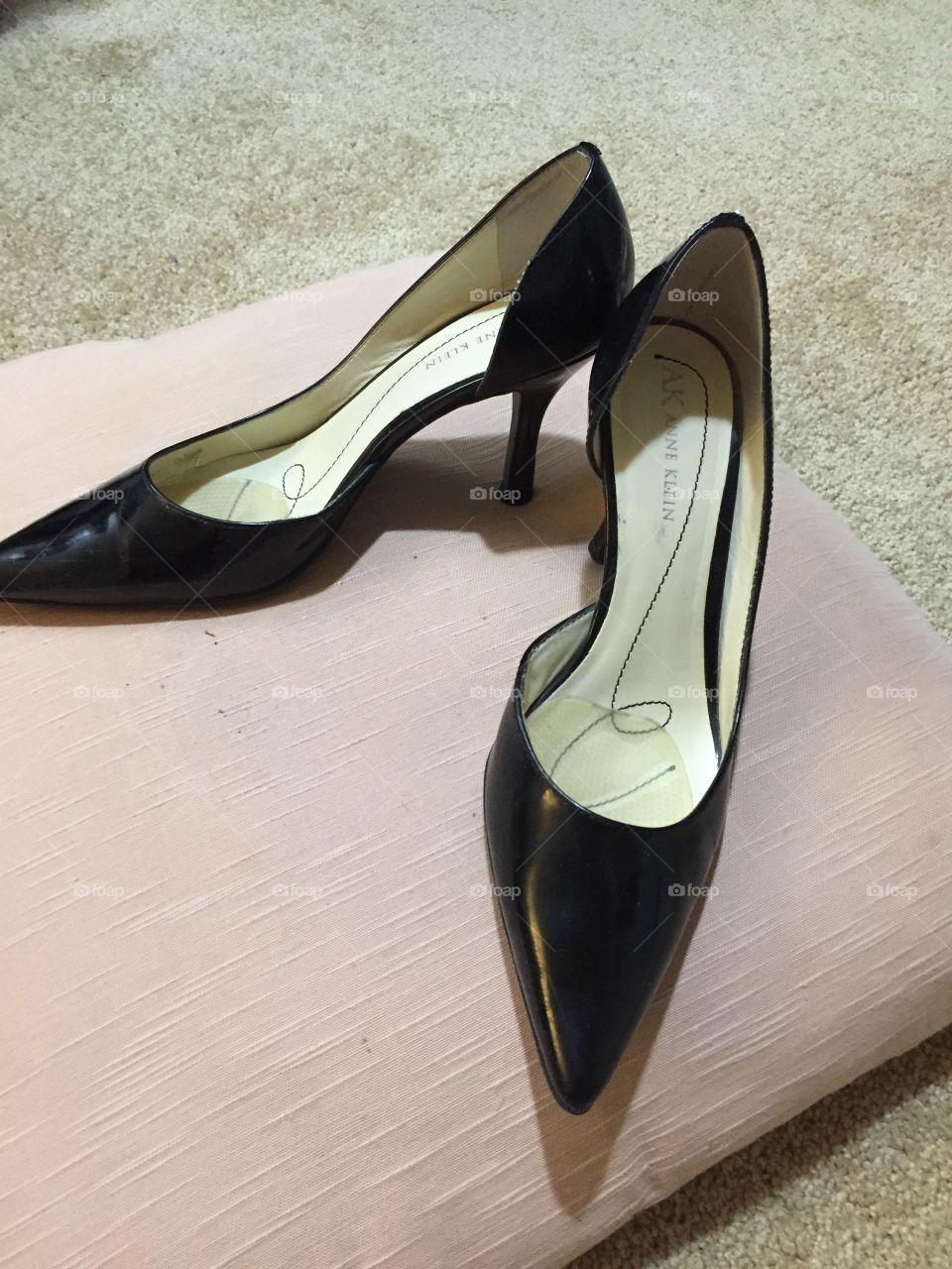 High heels, pump, white heels, black shoes, classy, classic, pointy toes, black, 3 inches