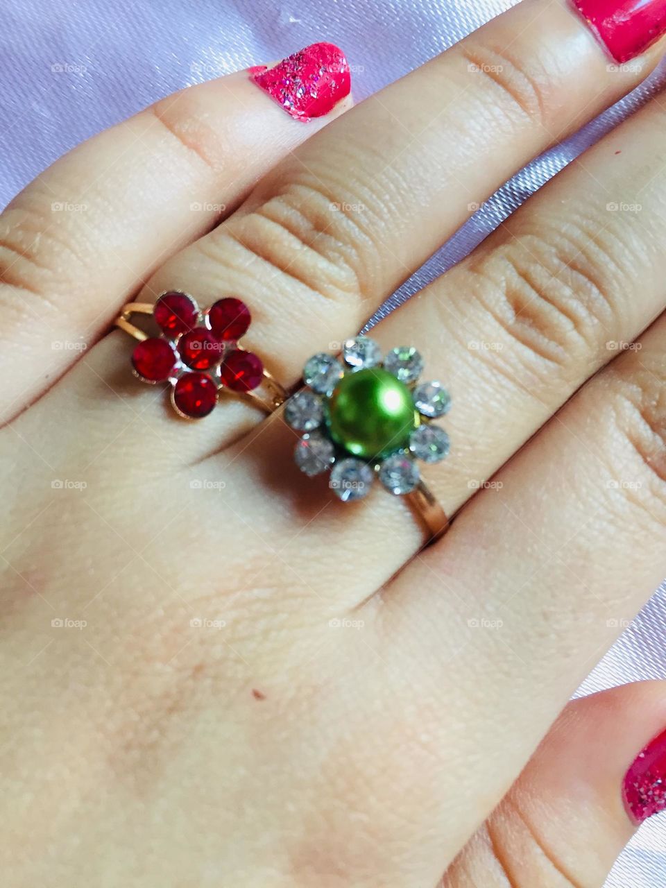 Red and green rings