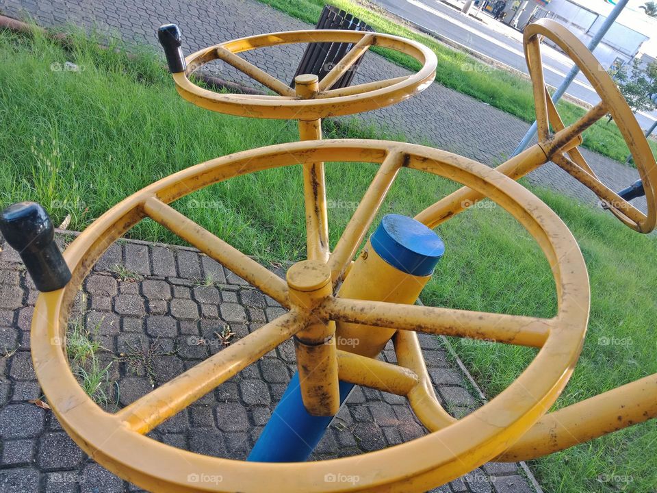 Street gym equipment