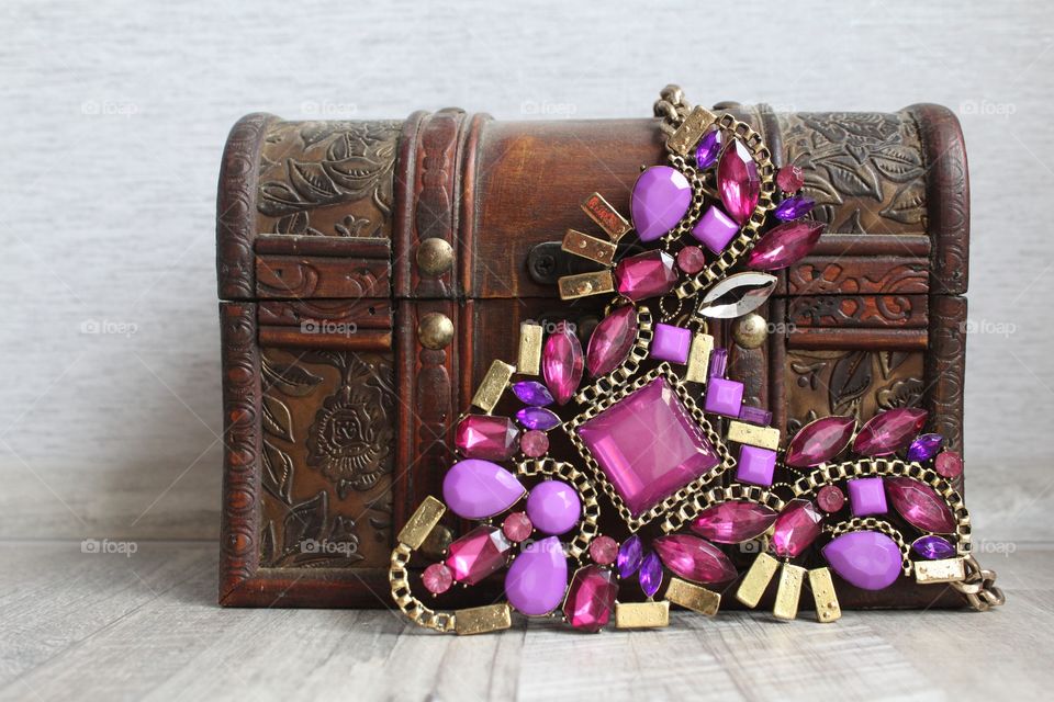 Wooden trunk with jewellery.