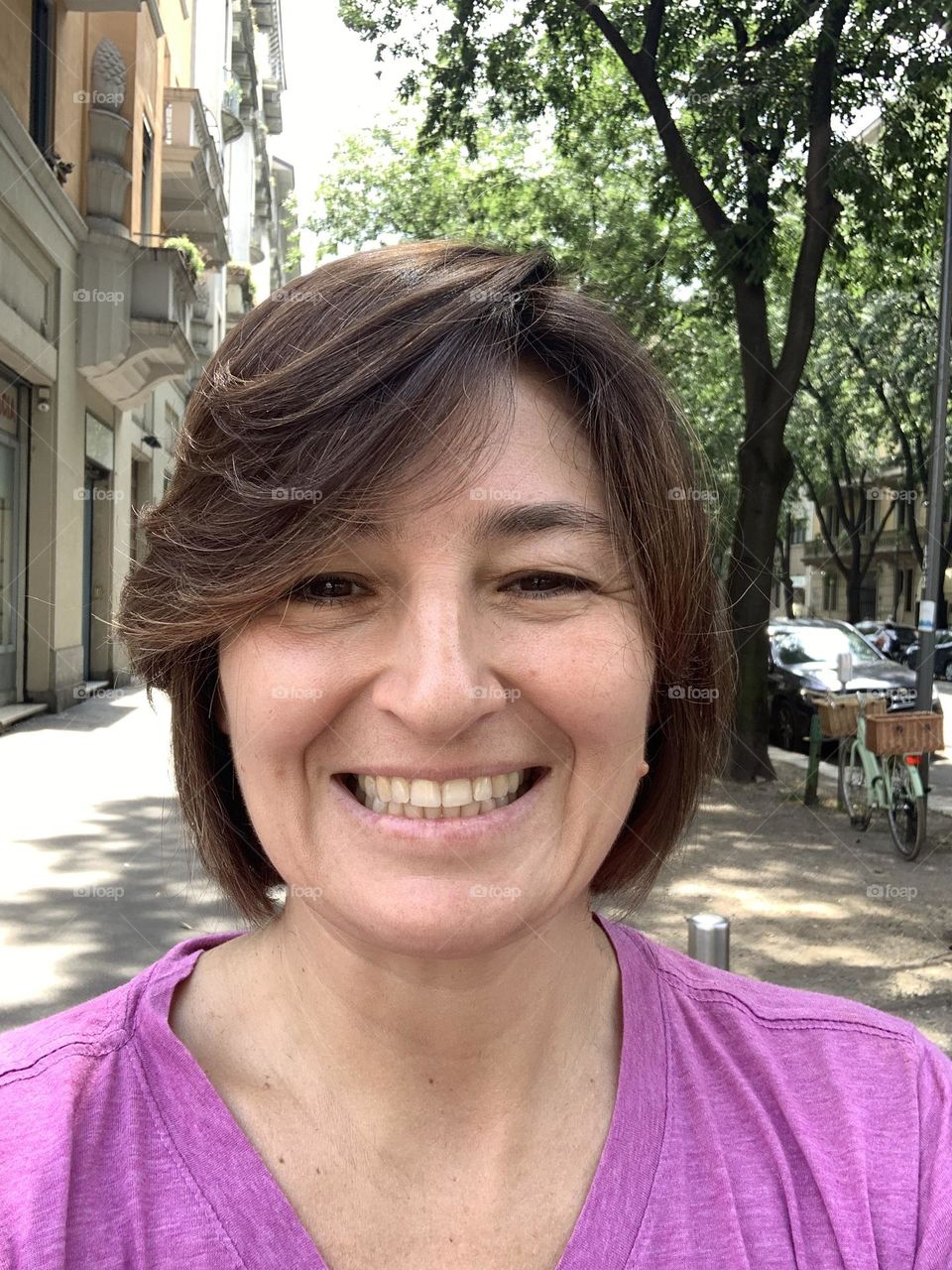 Woman with brown hairs staying 