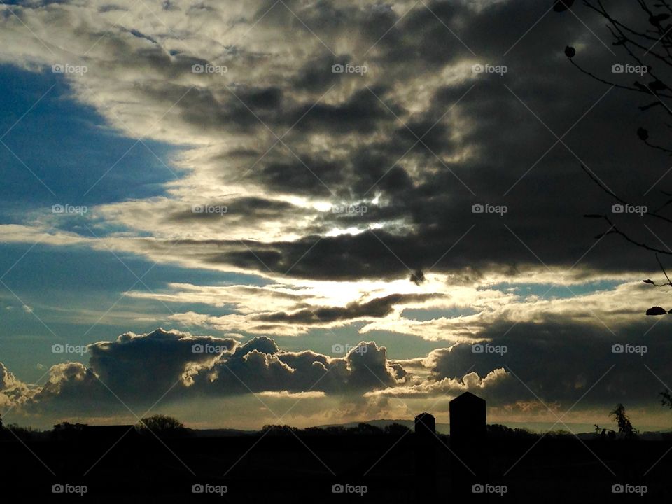 It was a beautiful sky blue day, not a cloud insight. But, on my way home from work I noticed the clouds gathering...at speed as the sun set over the Sussex Downs, a storm was surely coming.....