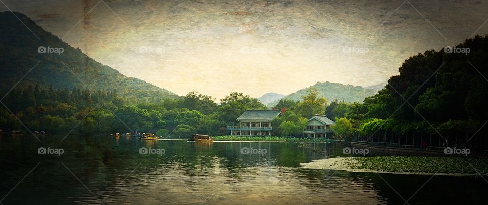 The West Lake in Hangzhou offers tons of great views and landscapes to enjoy and admire