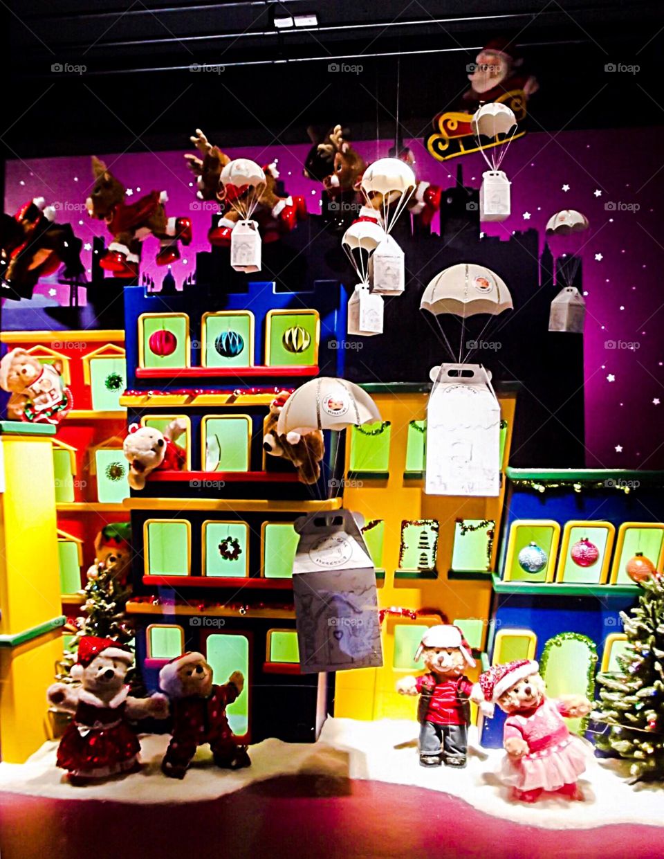 Holiday window design
Christmas window display 