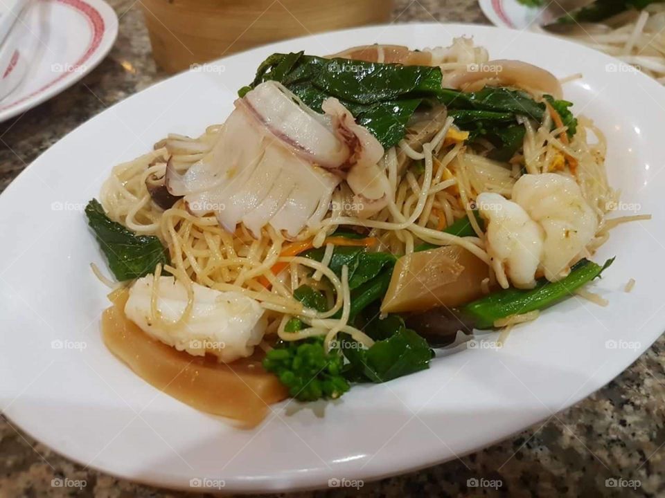 Fried noodle with seafood