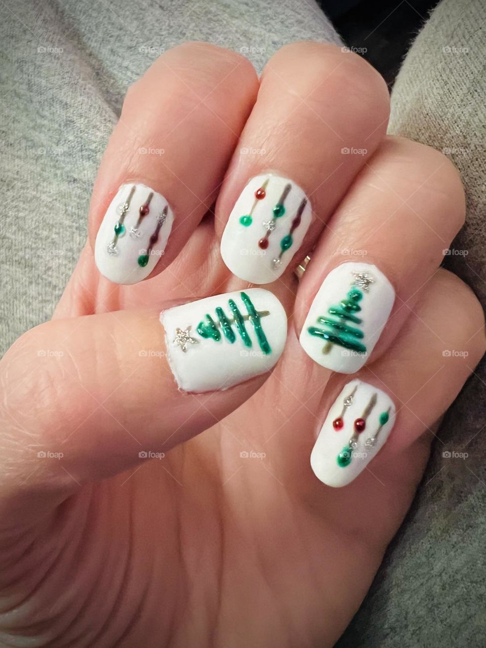 Fun Christmas gel nail manicure 