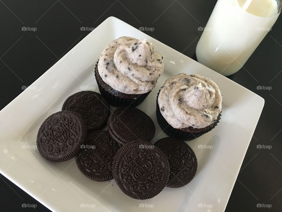 Oreo Cupcakes with Oreo Buttercream Icing