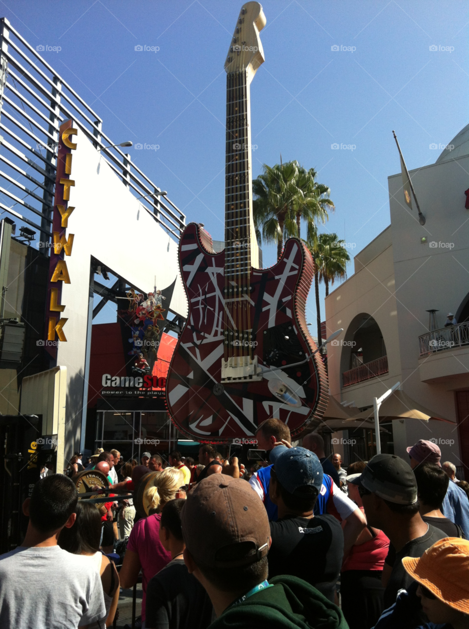 hollywood hanging out crawed at universal city walk hollywood universal studios by abu.majed3