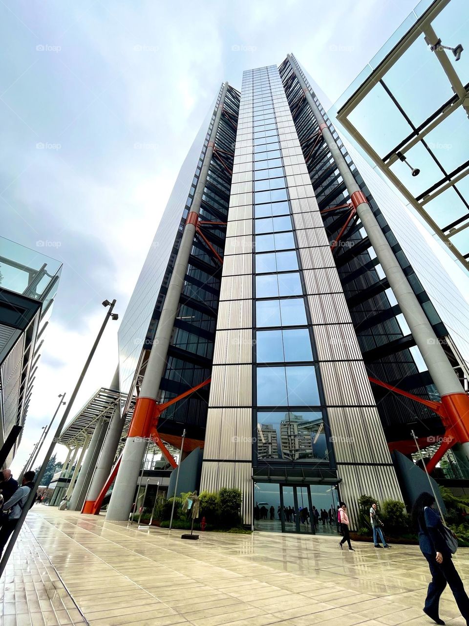 Perspectives and structures of the architecture 