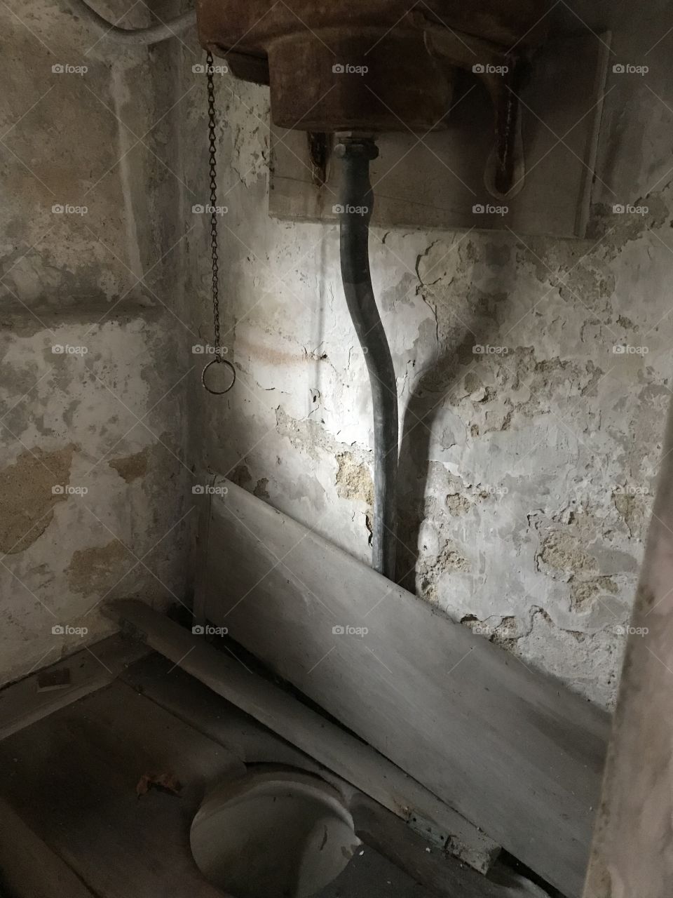 Basic lavatory facilities endured in the early 20th century.