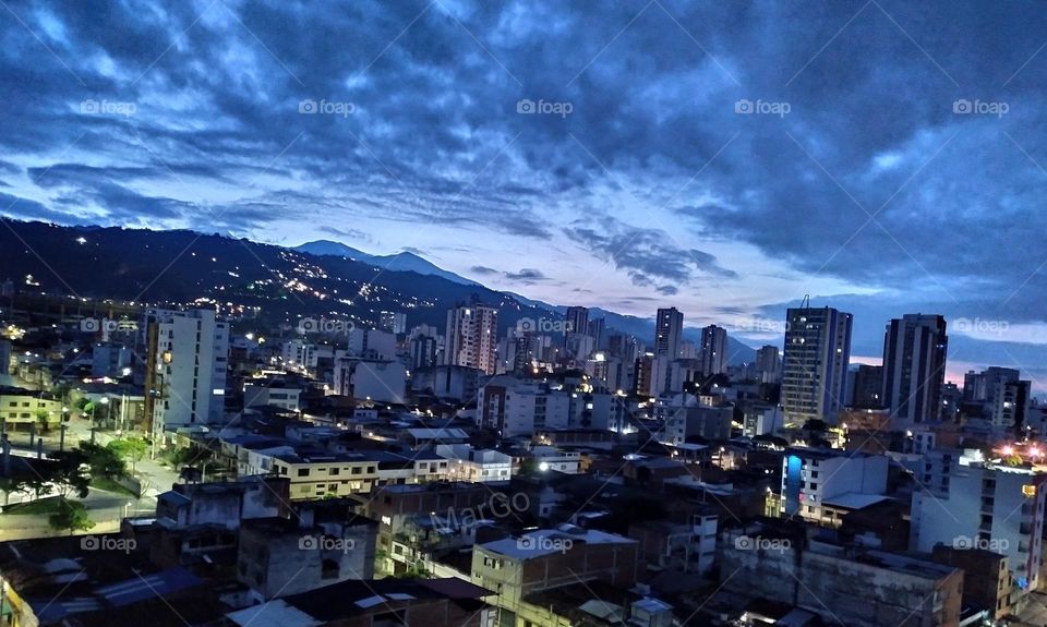 Las primeras luces de un lindo amanecer.