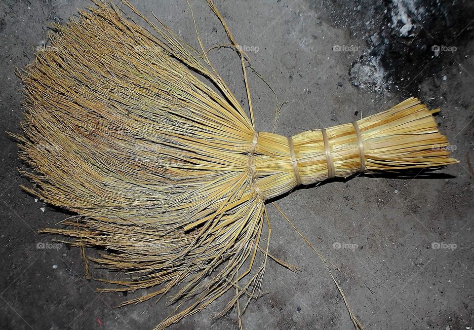 Sweaper . Localism handmade sweaper by the person of Lombok . Commonly seen to the village of . Material sweaper used by the old cutting of paddy.