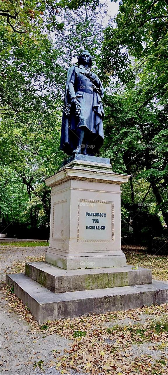 „Friedrich von Schiller“, my namesake, the famous German poet has been immortalized in the form of a bronze statue in „Munich“, capitol of „Bavaria“, Germany in the inner city near the „Lenbachhaus“. 2023. Hypnotic Productions