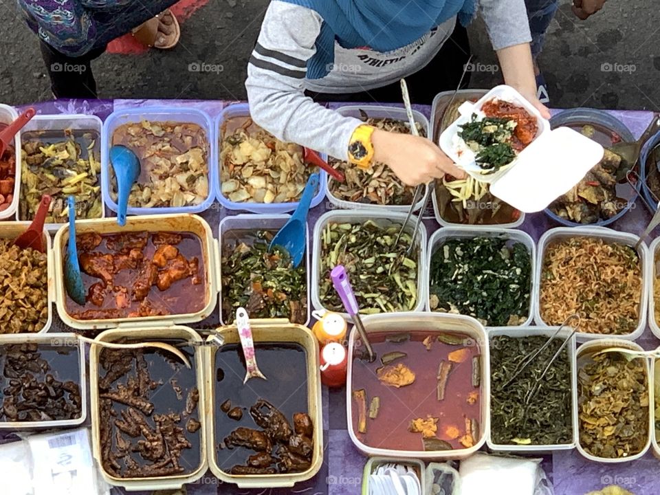 Kota Kinabalu,Sabah,Malaysia-Mei 11,2019: various types of side dishes served and sold around Ramadhan Bazaar Kota Kinabalu Sabah