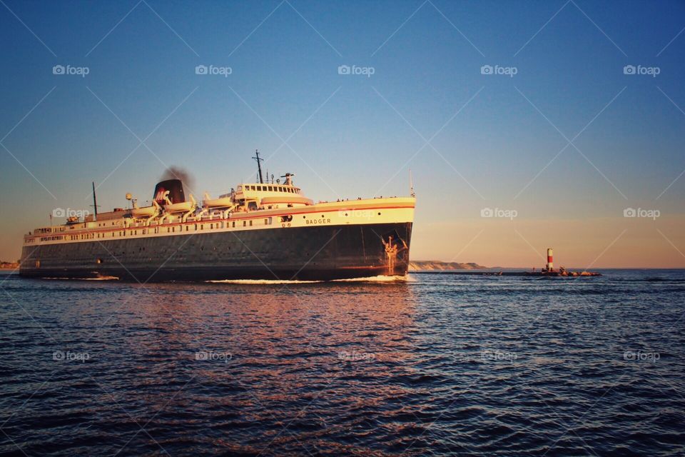 Cruise ship passing by the Ludington Light @ Lake Michigan