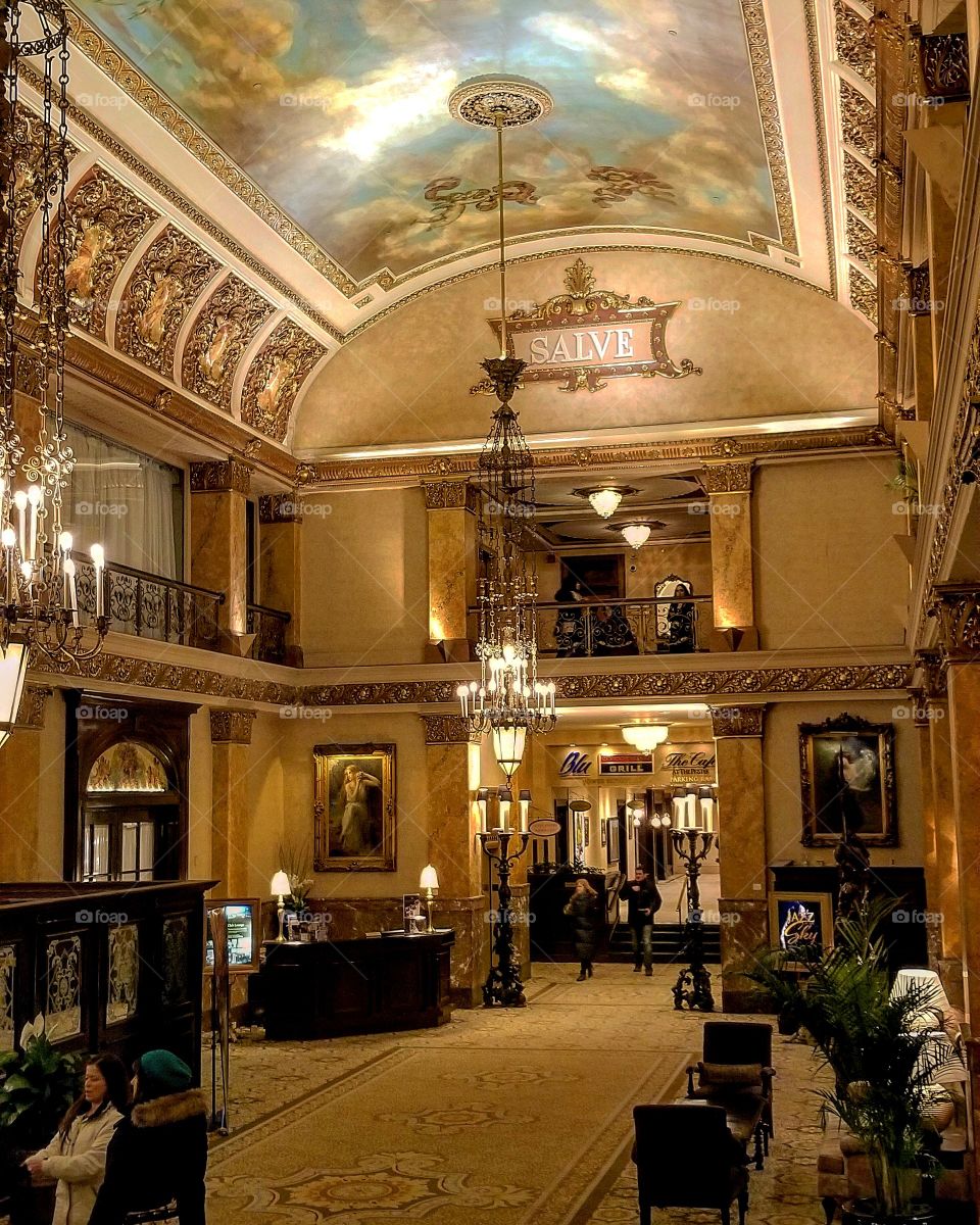 Lobby Pfister Hotel