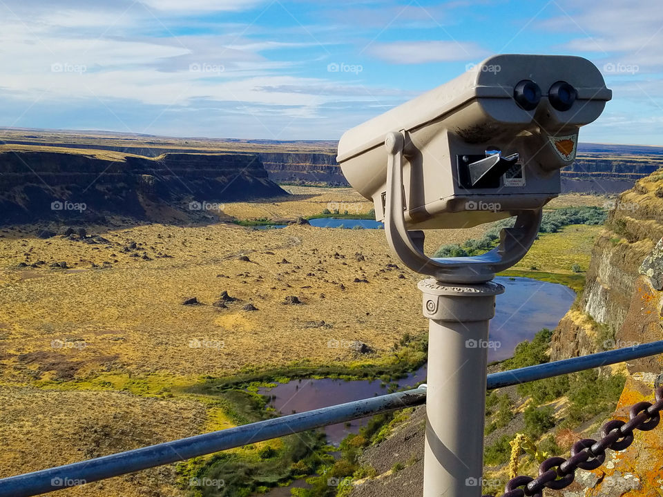Scenic overlook binoculars