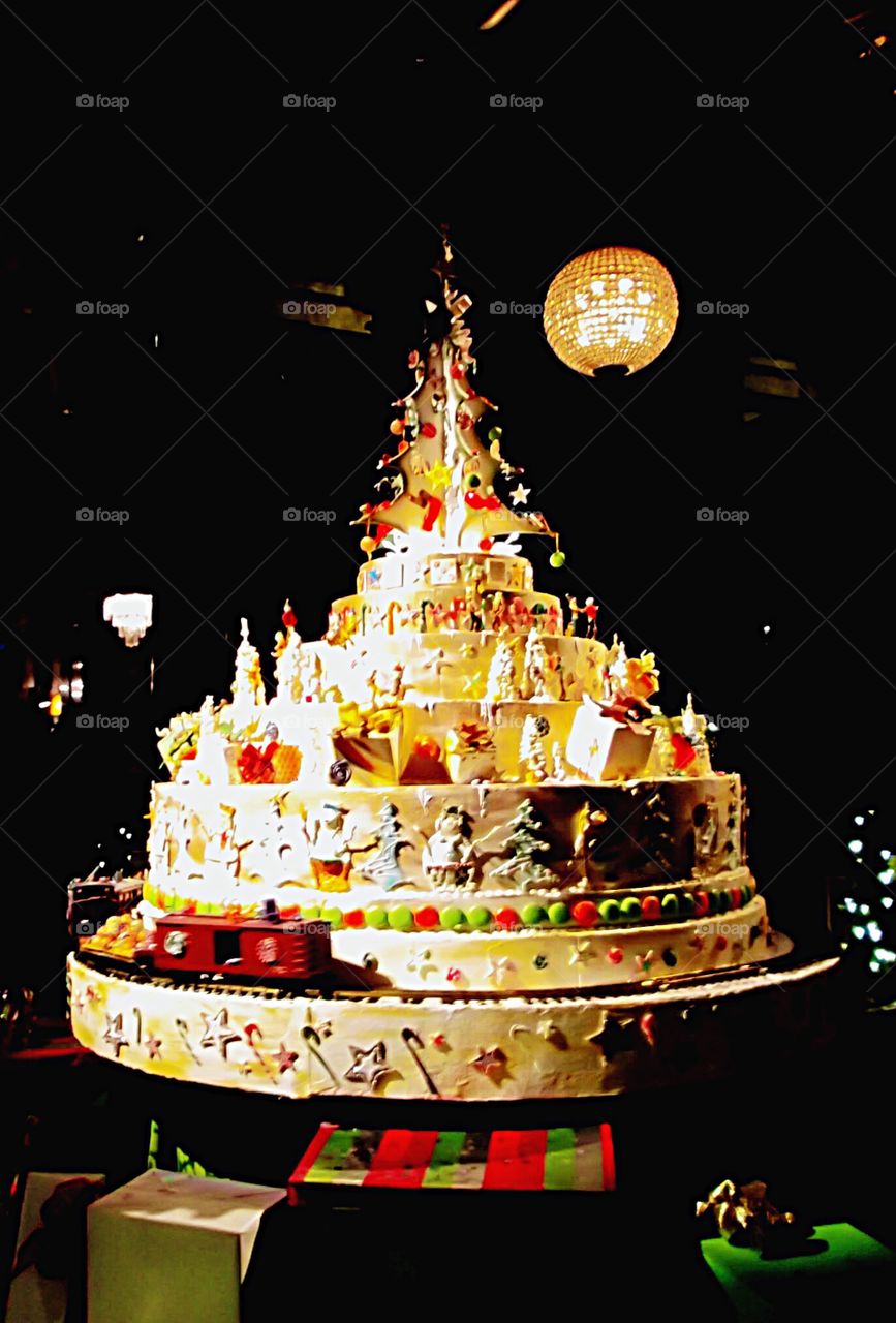 Giant cake
Shape of Christmas tree