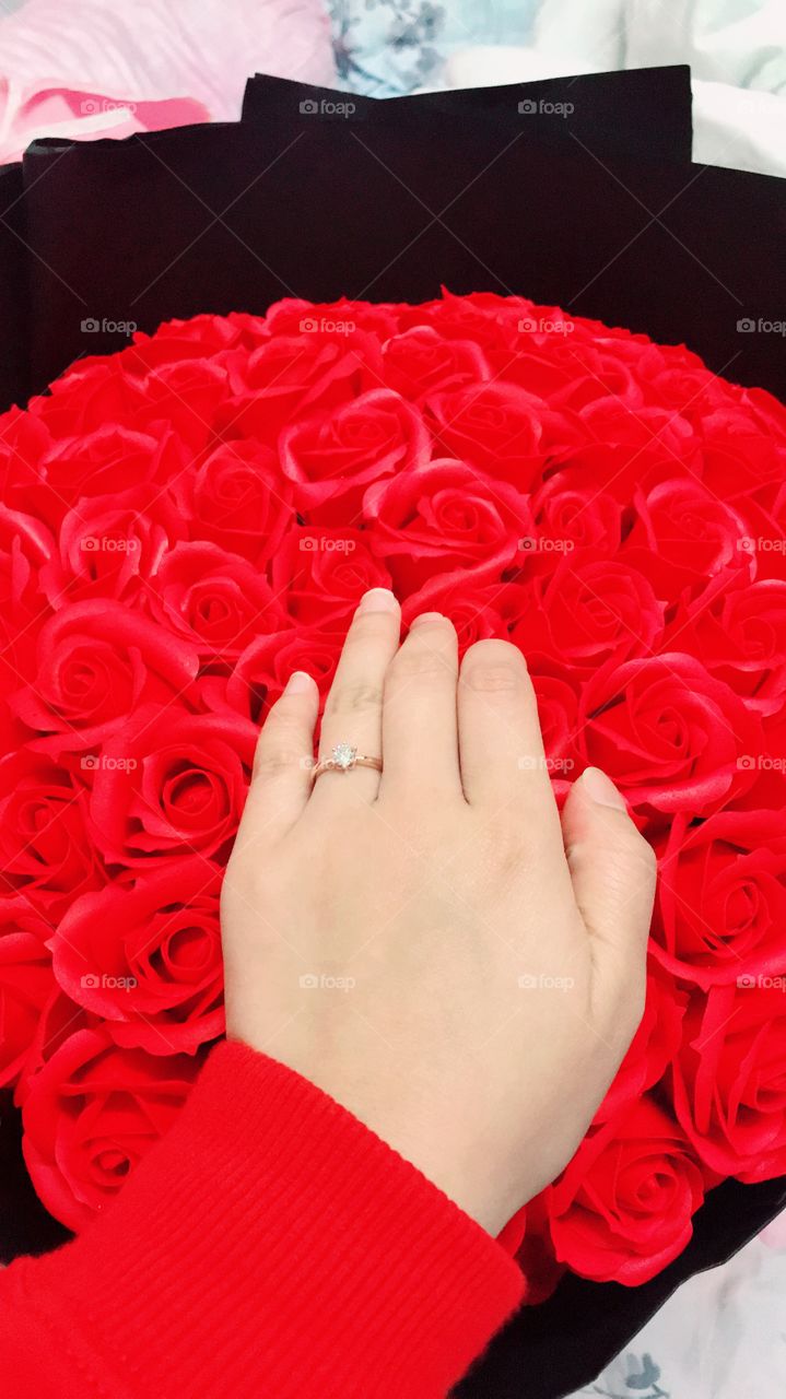 Romantic proposal with 99 roses♥️