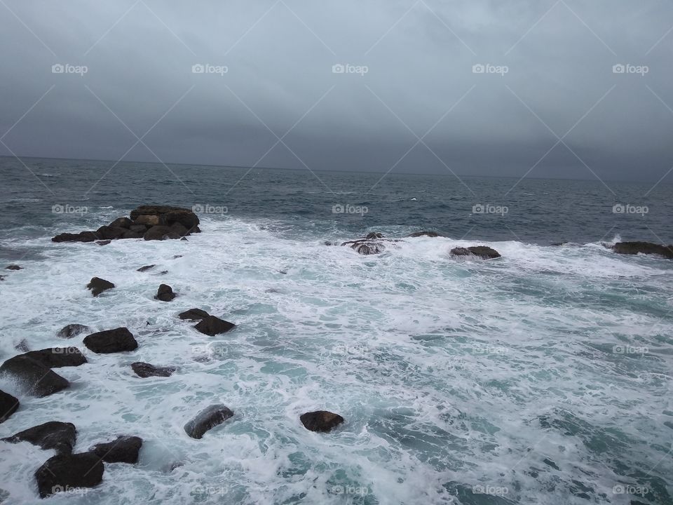 A clash between ocean and rocks