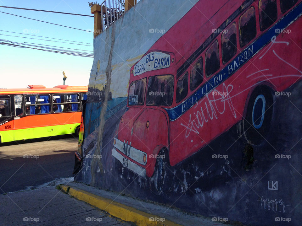 BUSES ••/<< Leonardo Kubrick